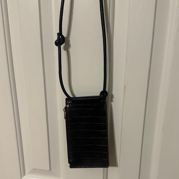 Small Black Croc-Embossed Crossbody Bag - Picture 5 of 6